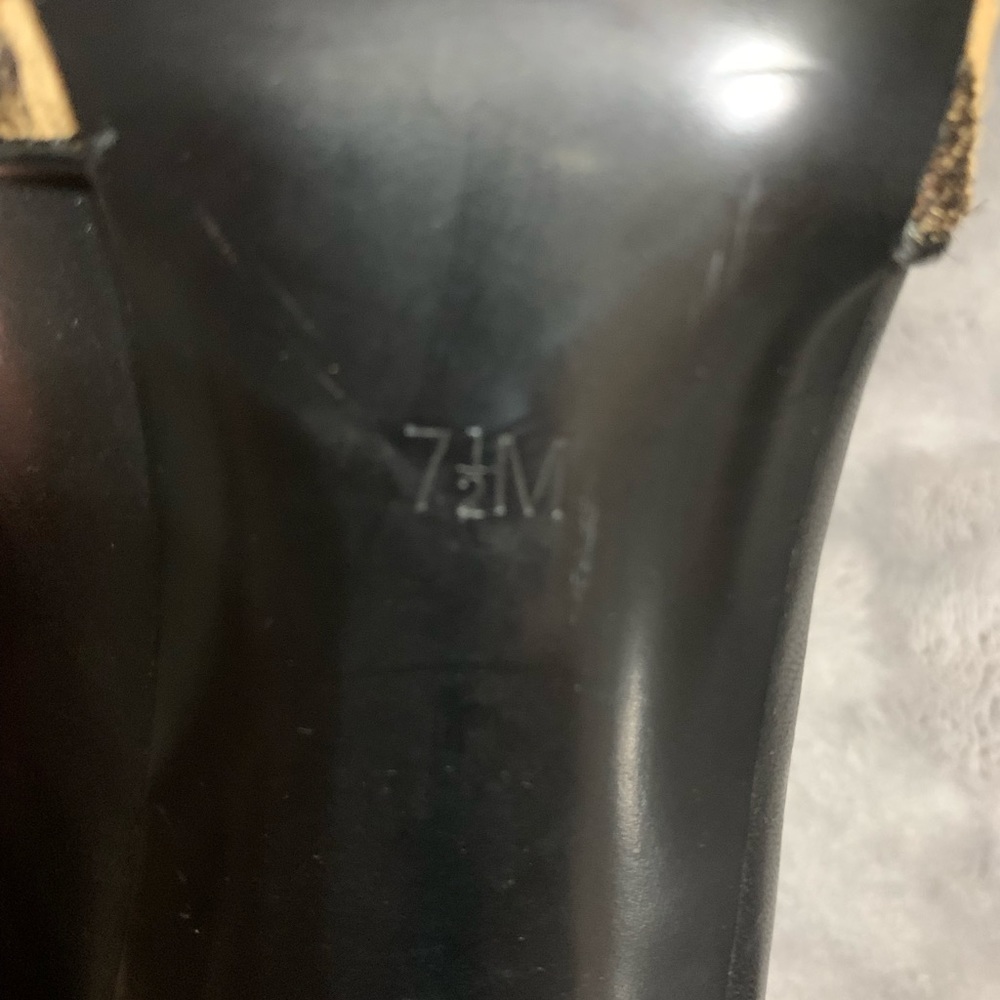 Like New - Guess Cheetah Stiletto Pumps
Size 7.5M - Picture 6 of 12
